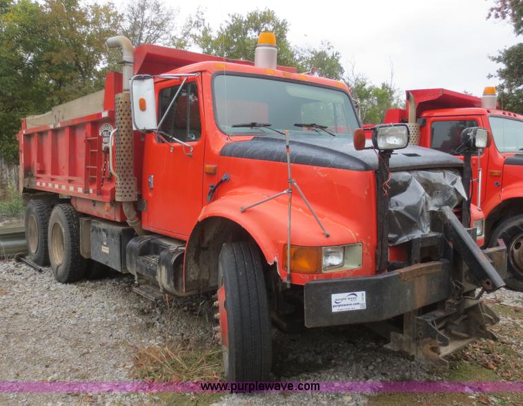 image for item I2196 1993 International 4900 dump truck