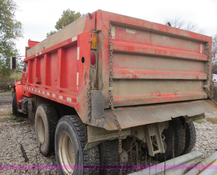 image for item I2196 1993 International 4900 dump truck