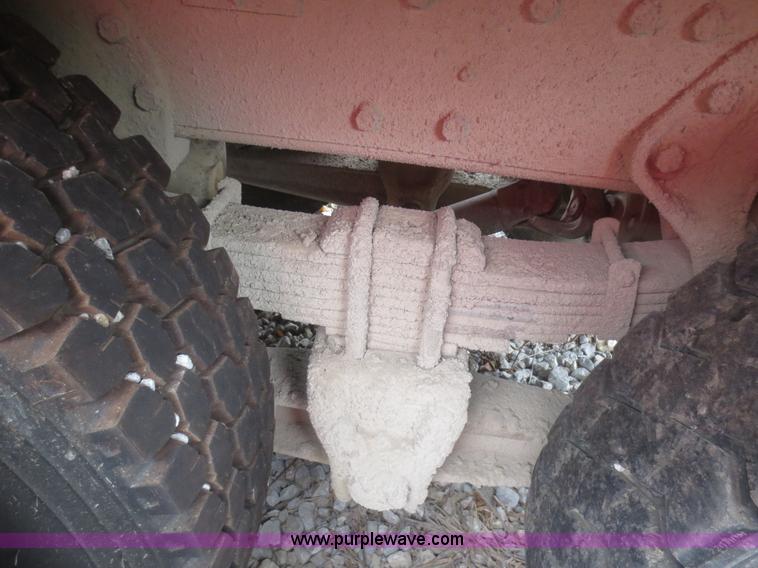 image for item I2196 1993 International 4900 dump truck