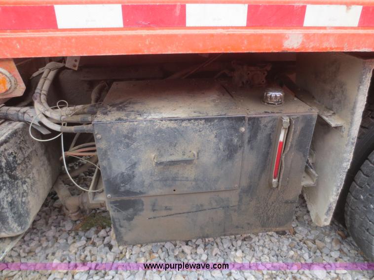 image for item I2196 1993 International 4900 dump truck
