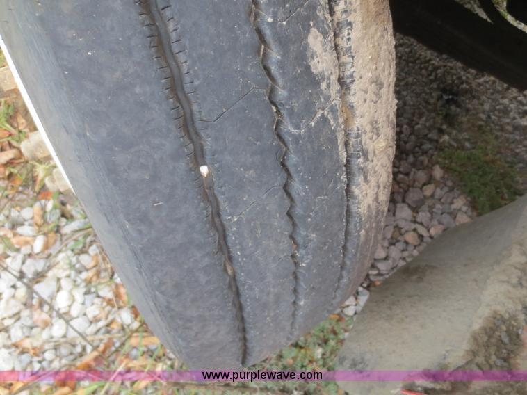 image for item I2196 1993 International 4900 dump truck