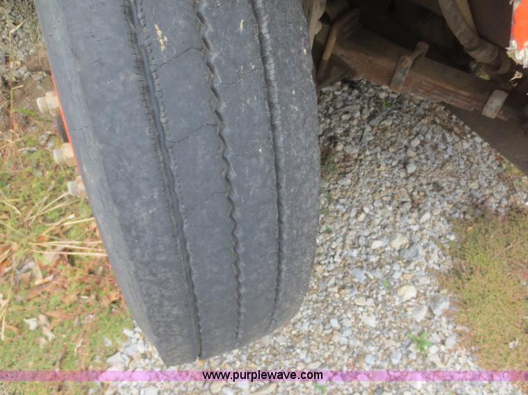 image for item I2196 1993 International 4900 dump truck