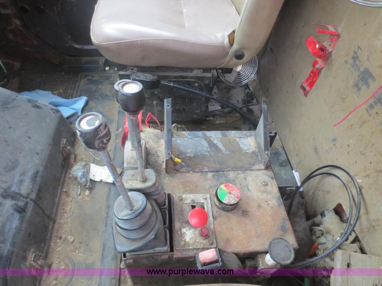 image for item I2196 1993 International 4900 dump truck