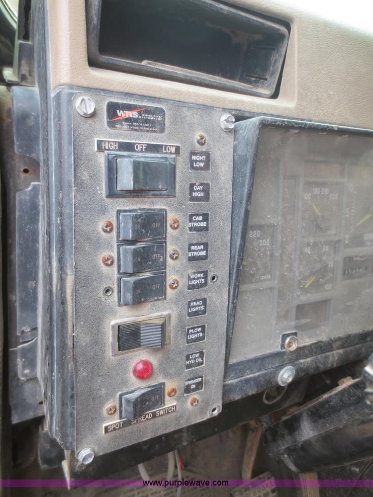 image for item I2196 1993 International 4900 dump truck