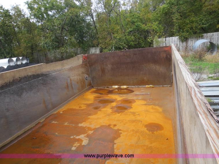 image for item I2196 1993 International 4900 dump truck