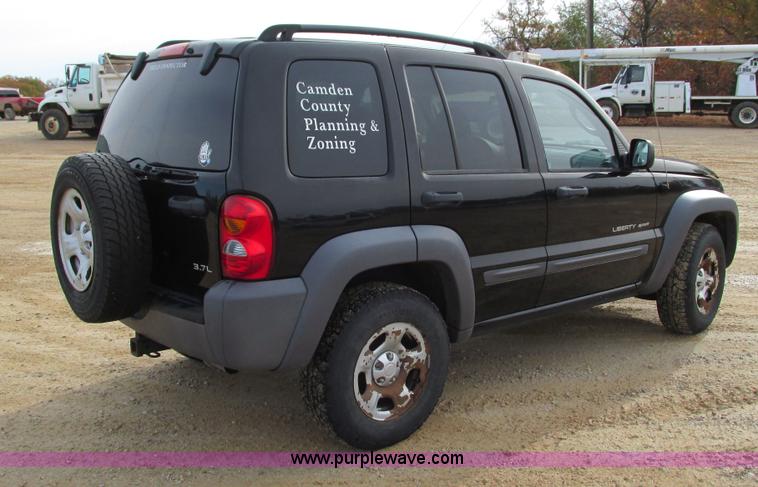 image for item I3191 2003 Jeep Liberty SUV