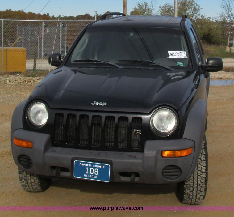 image for item I3191 2003 Jeep Liberty SUV