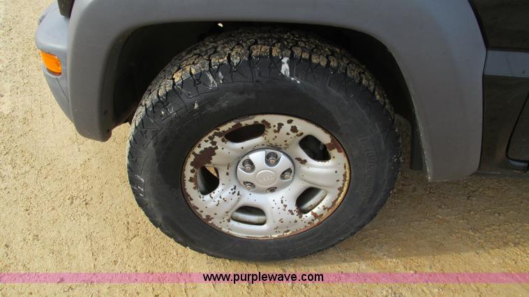 image for item I3191 2003 Jeep Liberty SUV