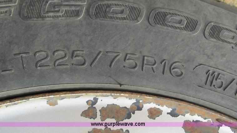 image for item I3191 2003 Jeep Liberty SUV