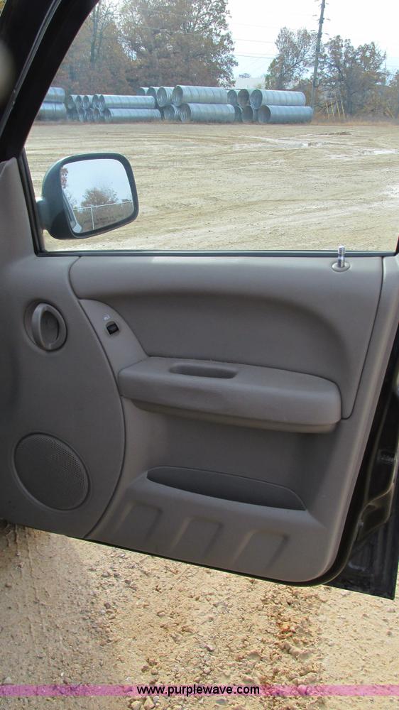 image for item I3191 2003 Jeep Liberty SUV