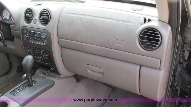image for item I3191 2003 Jeep Liberty SUV