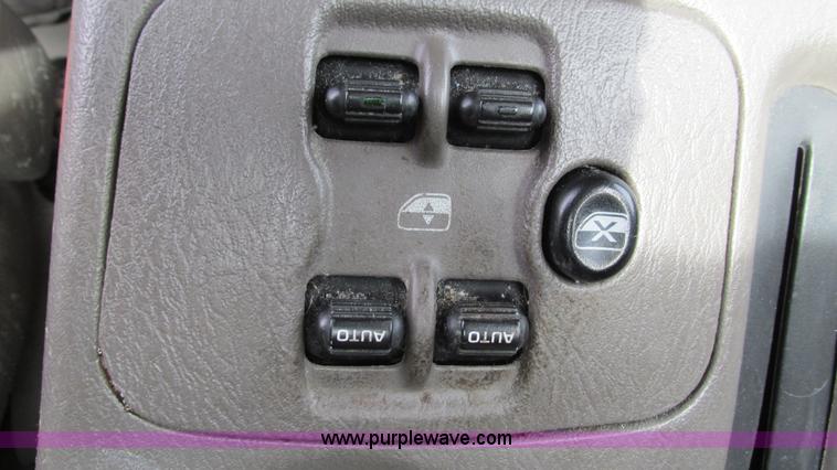 image for item I3191 2003 Jeep Liberty SUV