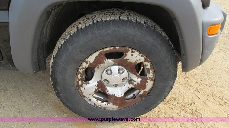 image for item I3191 2003 Jeep Liberty SUV