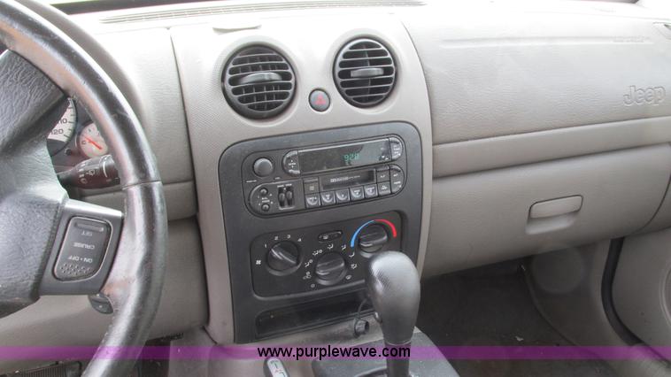 image for item I3191 2003 Jeep Liberty SUV