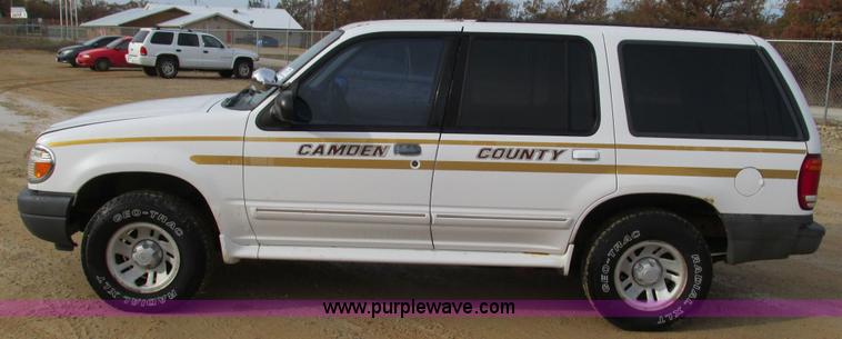 image for item I3192 2000 Ford Explorer XL SUV