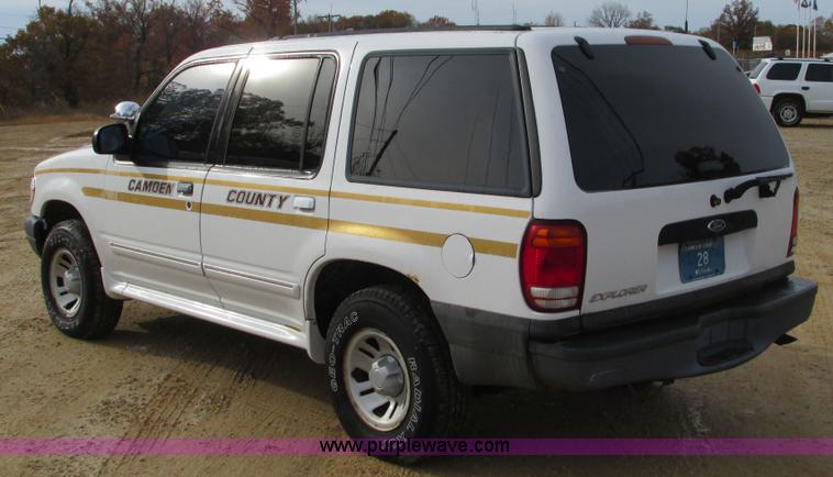 image for item I3192 2000 Ford Explorer XL SUV