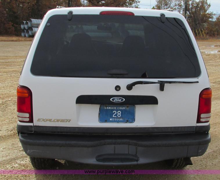 image for item I3192 2000 Ford Explorer XL SUV