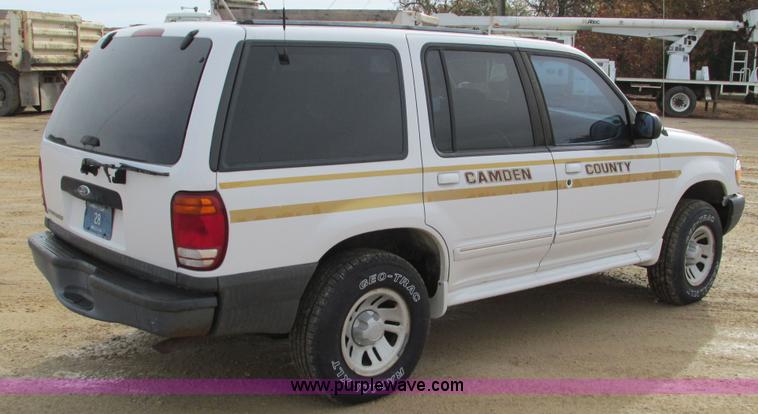 image for item I3192 2000 Ford Explorer XL SUV