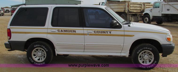 image for item I3192 2000 Ford Explorer XL SUV