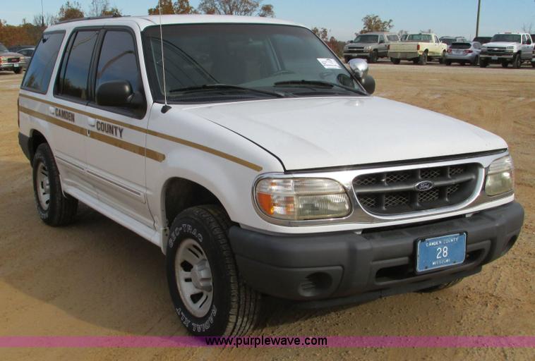 image for item I3192 2000 Ford Explorer XL SUV