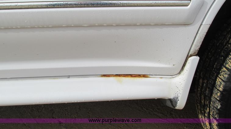 image for item I3192 2000 Ford Explorer XL SUV