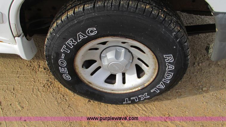 image for item I3192 2000 Ford Explorer XL SUV