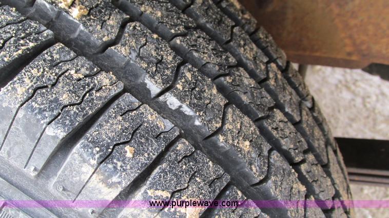 image for item I3192 2000 Ford Explorer XL SUV