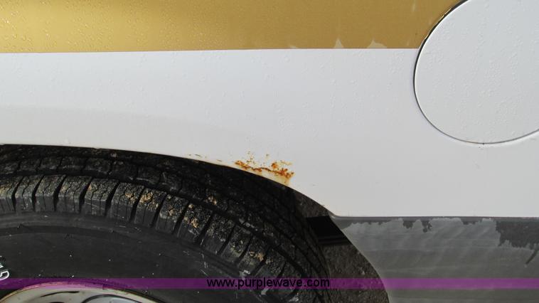 image for item I3192 2000 Ford Explorer XL SUV