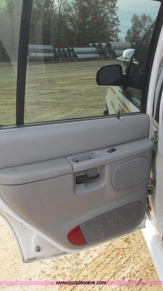 image for item I3192 2000 Ford Explorer XL SUV