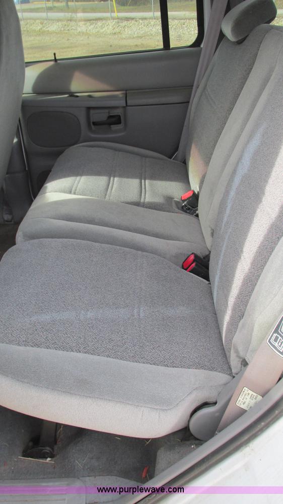 image for item I3192 2000 Ford Explorer XL SUV