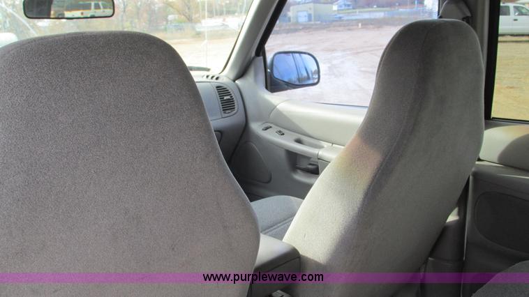 image for item I3192 2000 Ford Explorer XL SUV