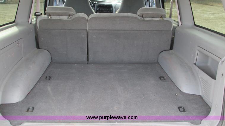 image for item I3192 2000 Ford Explorer XL SUV