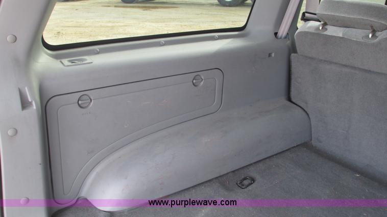 image for item I3192 2000 Ford Explorer XL SUV