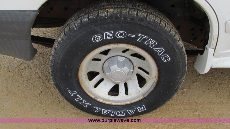 image for item I3192 2000 Ford Explorer XL SUV