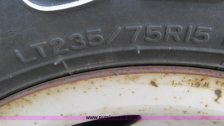 image for item I3192 2000 Ford Explorer XL SUV