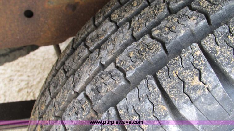 image for item I3192 2000 Ford Explorer XL SUV