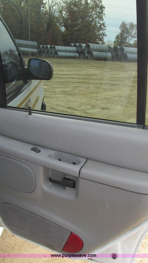 image for item I3192 2000 Ford Explorer XL SUV