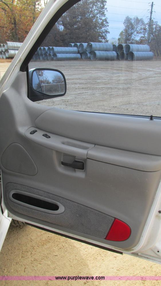 image for item I3192 2000 Ford Explorer XL SUV