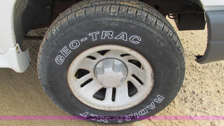 image for item I3192 2000 Ford Explorer XL SUV