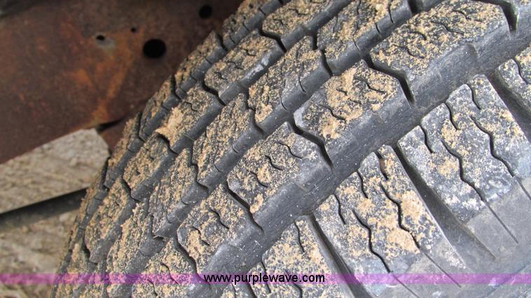 image for item I3192 2000 Ford Explorer XL SUV