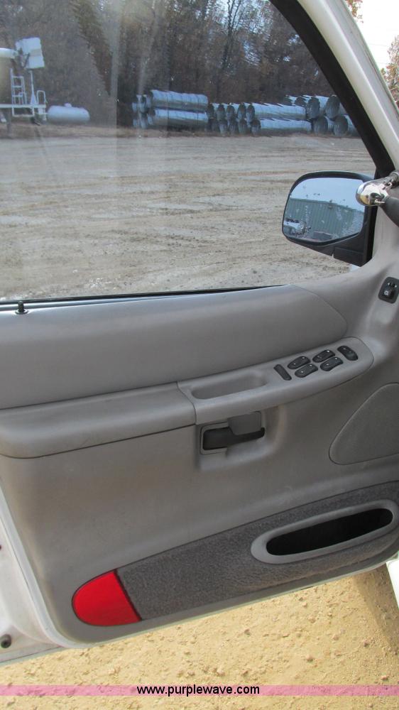 image for item I3192 2000 Ford Explorer XL SUV