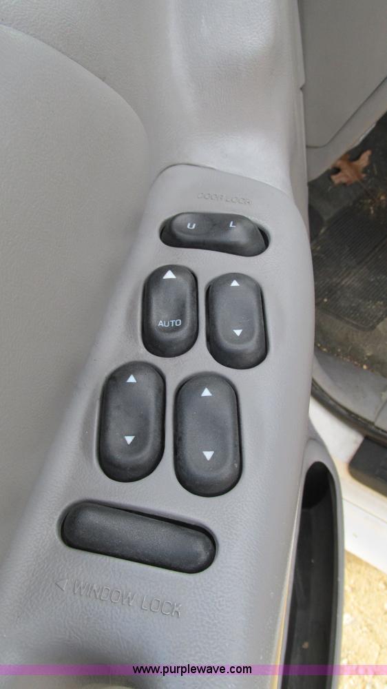 image for item I3192 2000 Ford Explorer XL SUV