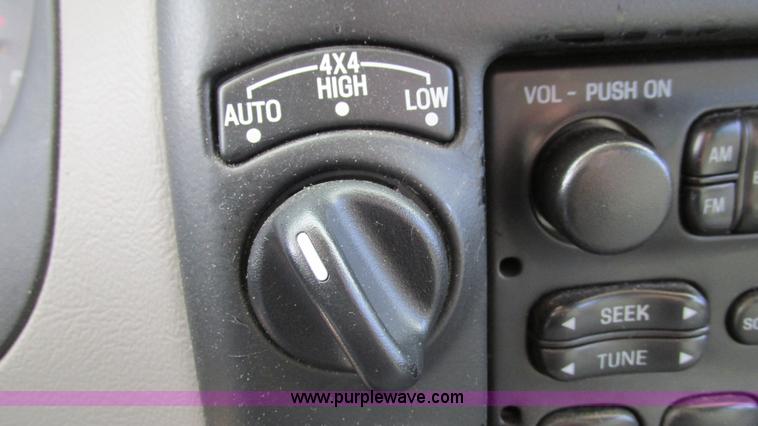 image for item I3192 2000 Ford Explorer XL SUV