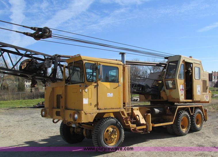 image for item I4105 1982 Little Giant LG4866 crane