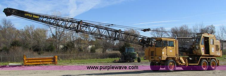 image for item I4105 1982 Little Giant LG4866 crane