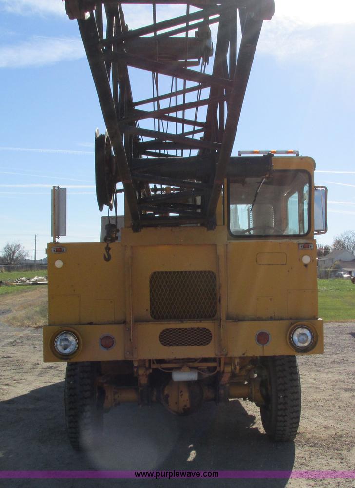 image for item I4105 1982 Little Giant LG4866 crane