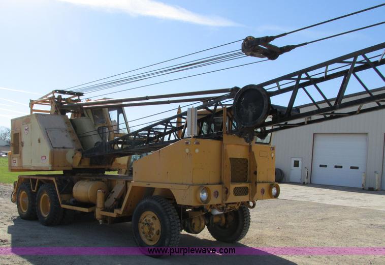 image for item I4105 1982 Little Giant LG4866 crane