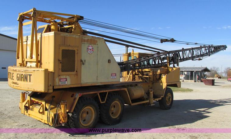 image for item I4105 1982 Little Giant LG4866 crane
