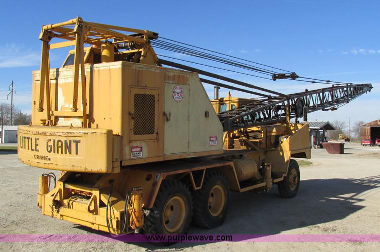 image for item I4105 1982 Little Giant LG4866 crane
