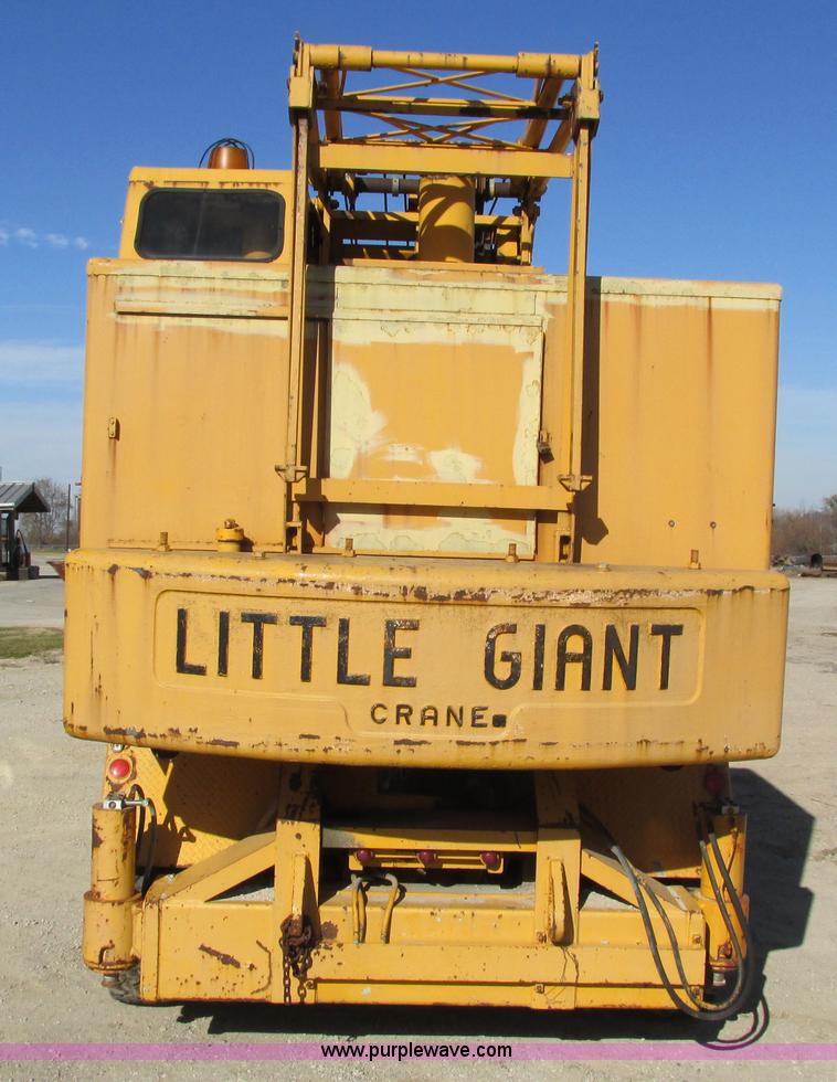 image for item I4105 1982 Little Giant LG4866 crane